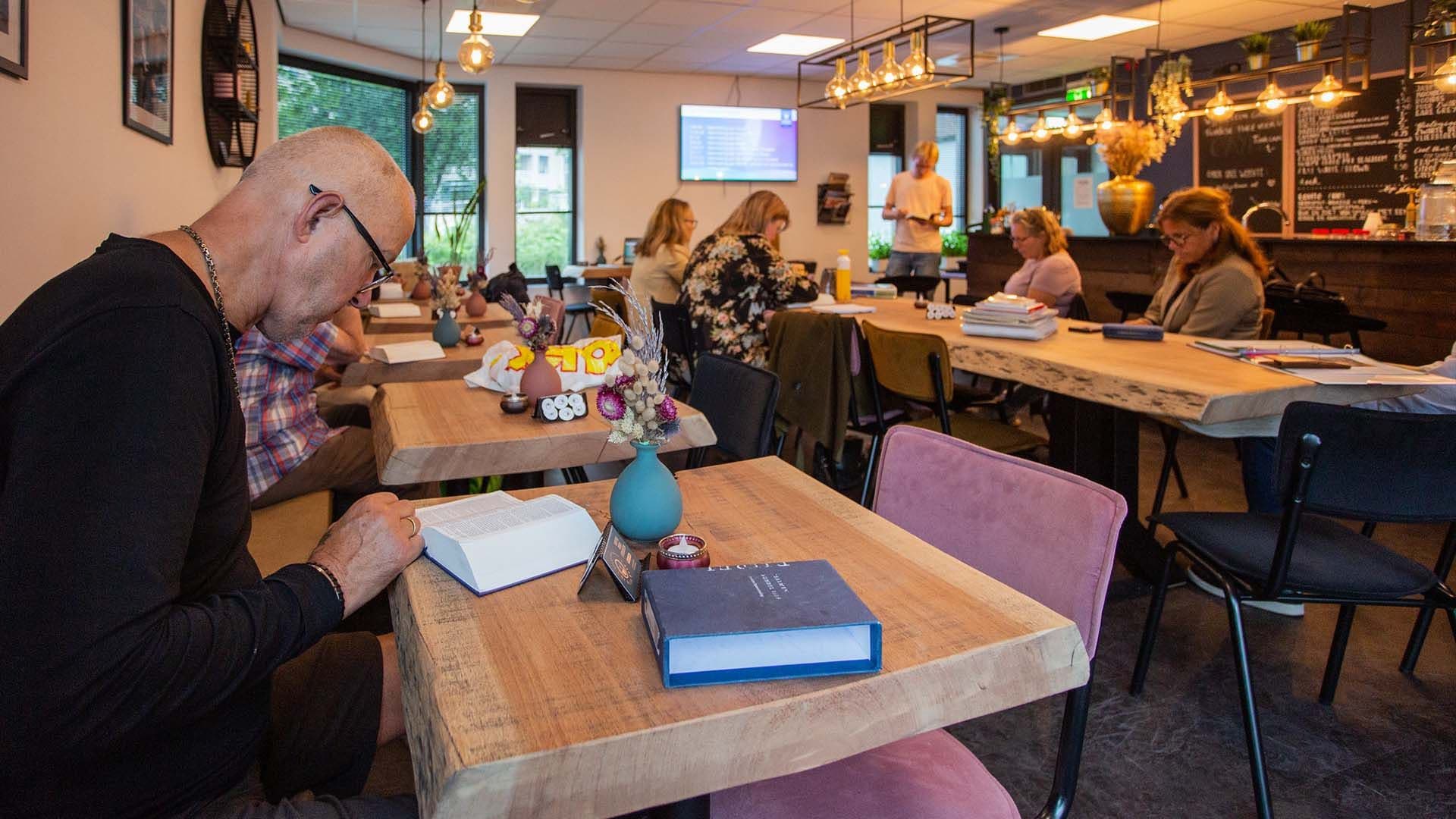 Met elkaar in drie jaar de hele Bijbel lezen!