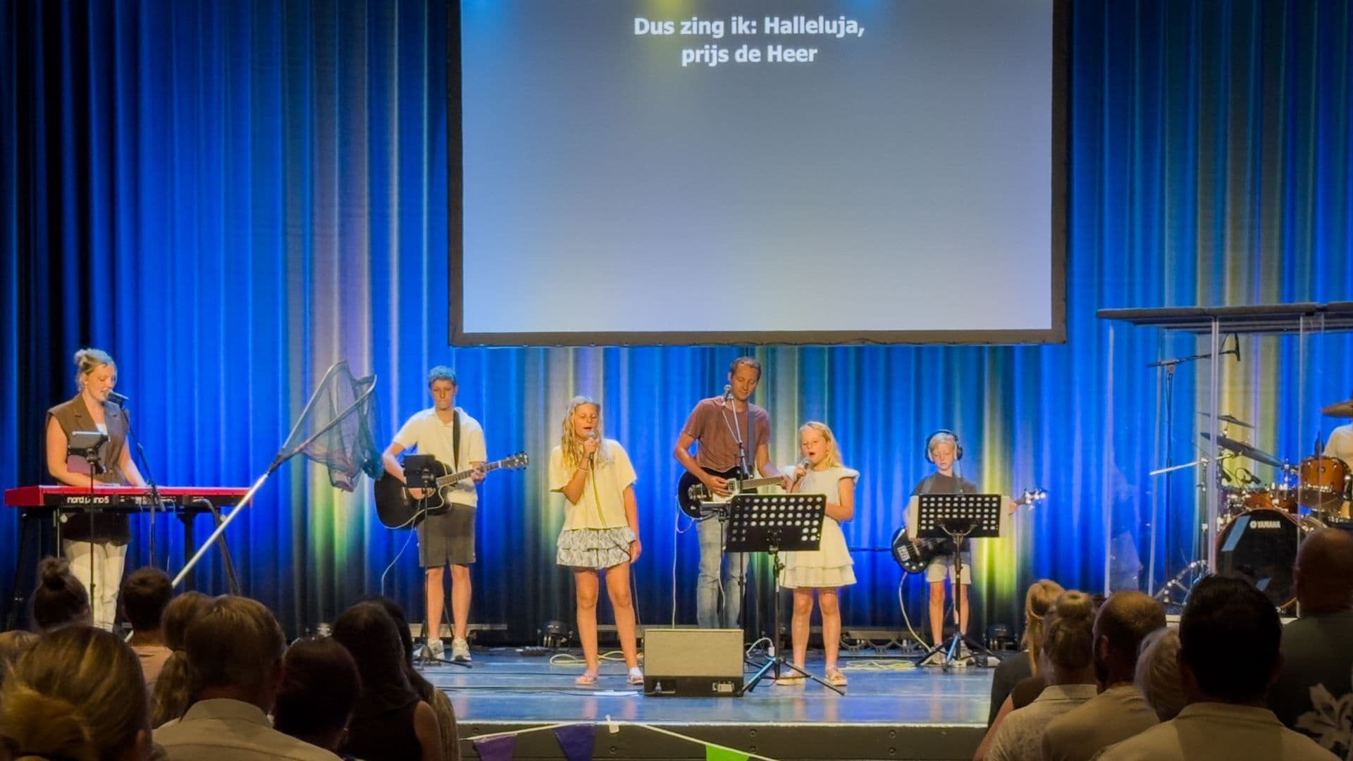 Groep 8 neemt afscheid van Kinderkerk tijdens feestelijke Gezinsdienst
