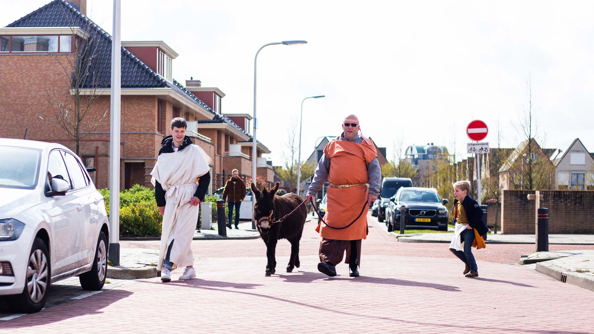 Geweldige opkomst bij Paaswandeling Kleipetten