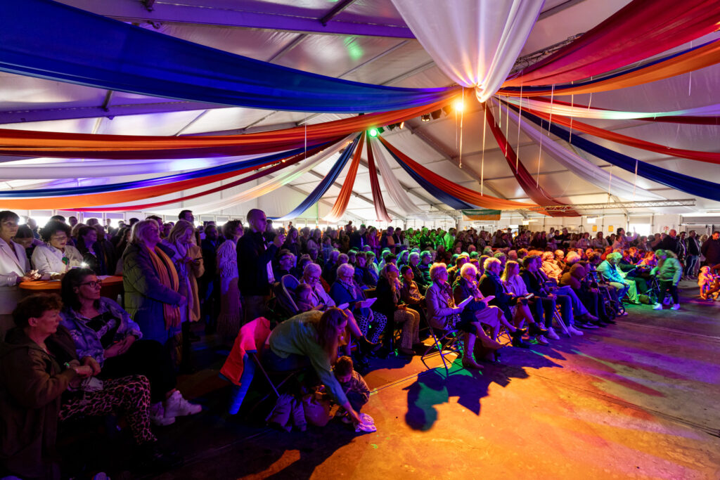 Interkerkelijke Sing-in in ‘Huis van Oranje’