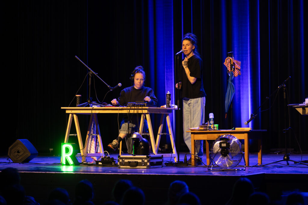 Tripodia: 1600 basisschoolleerlingen over de vloer