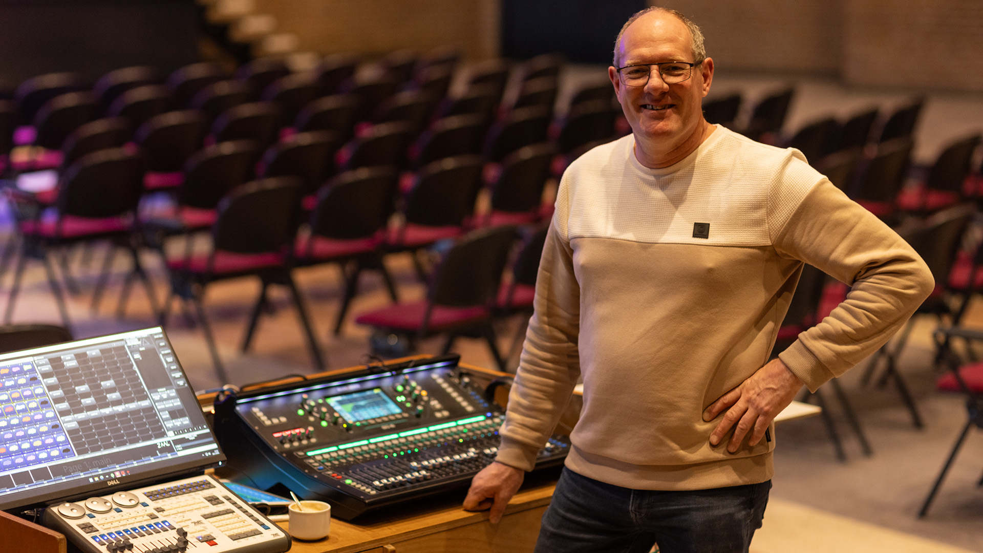 Jan van Gils leidt aanbiddingsconcert in Tripodia Katwijk